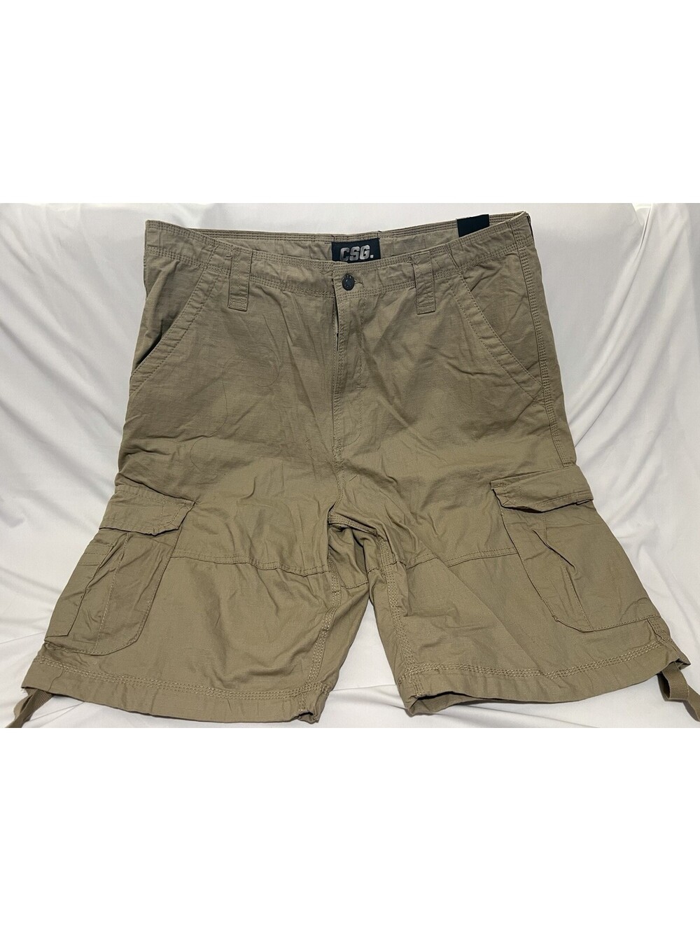 CSG dark sand urban cargo shorts Mens size 40 NWT